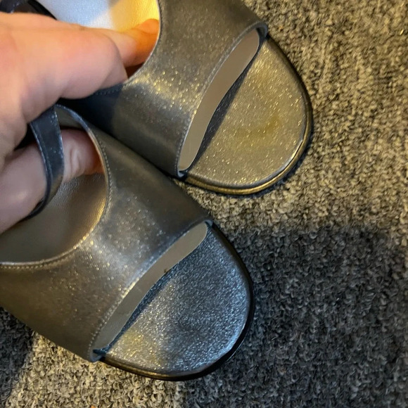 Ferragamo Silver Metallic Heels, size 8.5 - Picture 4 of 8